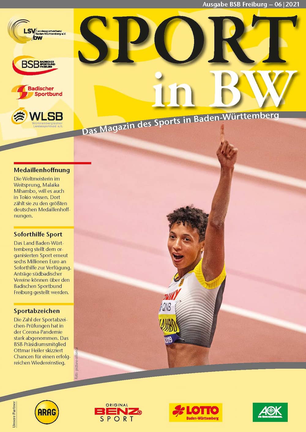Cover Sport in BW mit jubelnder Frau
